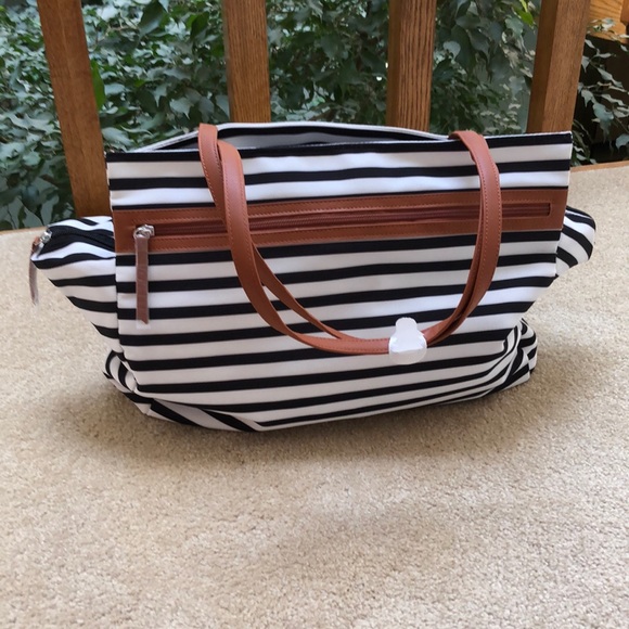 Handbags - NWT Black & White Travel Tote‼️